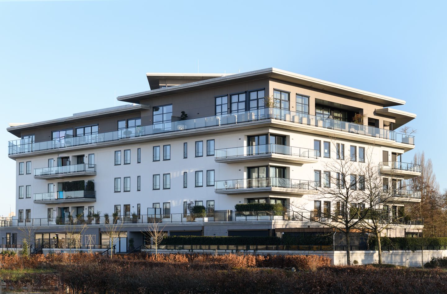 Luxurious 4-Room Apartment with South-Facing Terrace in The Mayor — 97