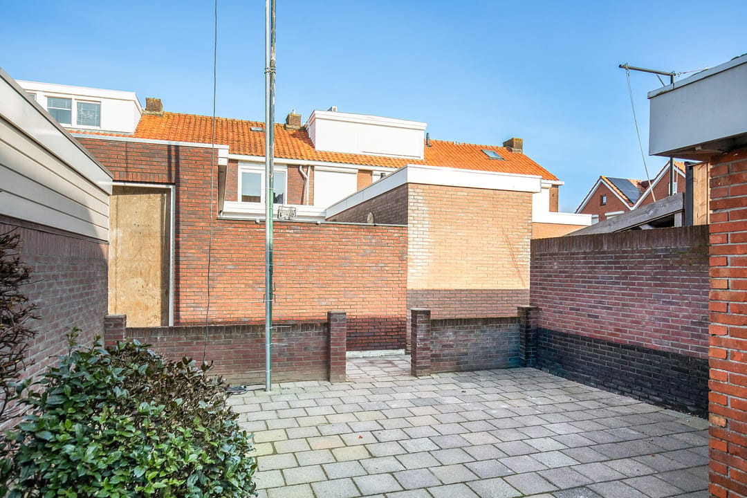 Well-maintained terraced house in child-friendly Volendam-Bloemenbuurt — 47