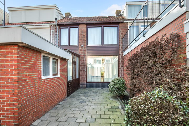 Well-maintained terraced house in child-friendly Volendam-Bloemenbuurt — 48