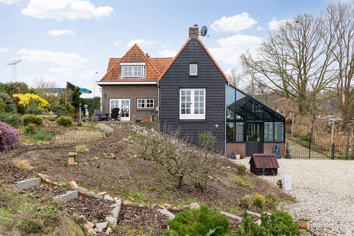 Characterful Waterside Home Near 's-Hertogenbosch — 55