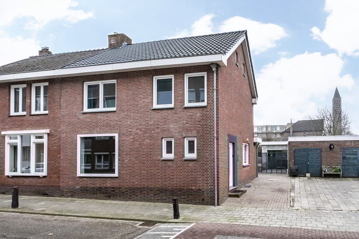 Foto 38 van Julianastraat 12