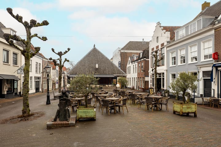 Spacious Townhouse with Renovated Frontage in Historic Schoonhoven Center — 18