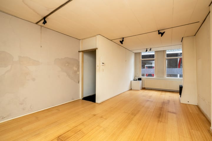 Spacious Townhouse with Renovated Frontage in Historic Schoonhoven Center — 36