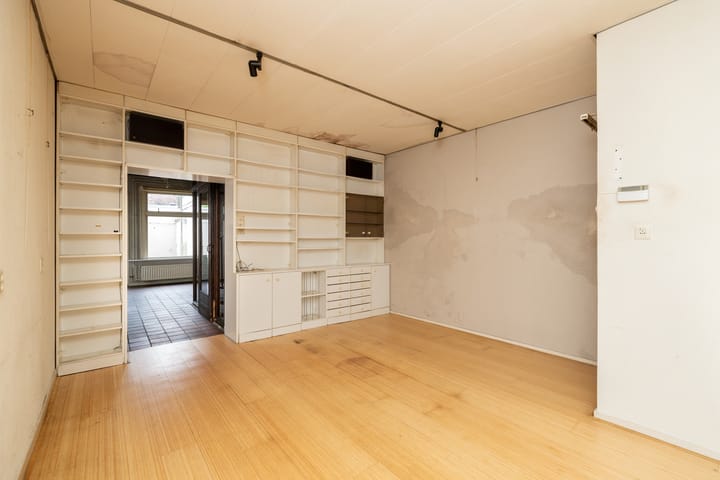 Spacious Townhouse with Renovated Frontage in Historic Schoonhoven Center — 46
