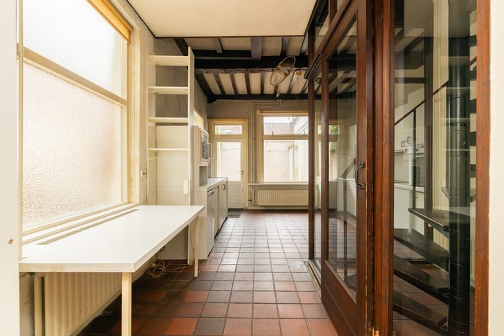 Spacious Townhouse with Renovated Frontage in Historic Schoonhoven Center — 48
