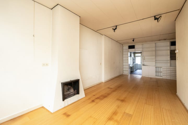 Spacious Townhouse with Renovated Frontage in Historic Schoonhoven Center — 42
