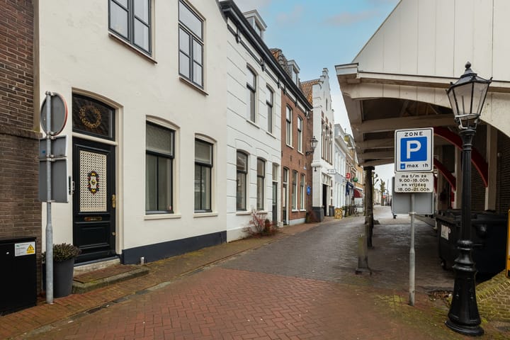 Spacious Townhouse with Renovated Frontage in Historic Schoonhoven Center — 22