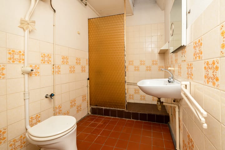Spacious Townhouse with Renovated Frontage in Historic Schoonhoven Center — 75