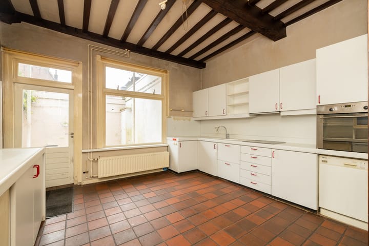 Spacious Townhouse with Renovated Frontage in Historic Schoonhoven Center — 50