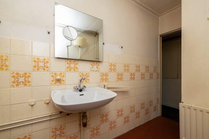 Spacious Townhouse with Renovated Frontage in Historic Schoonhoven Center — 83