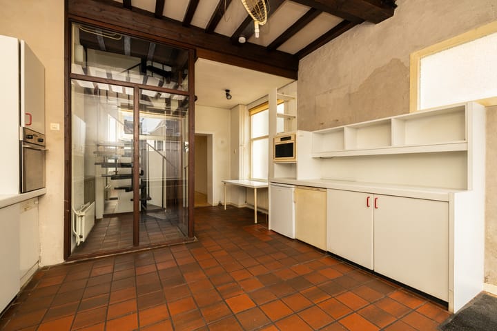 Spacious Townhouse with Renovated Frontage in Historic Schoonhoven Center — 54