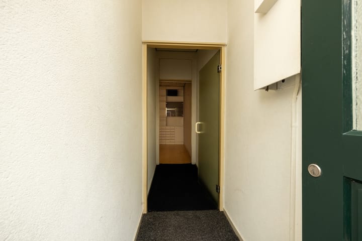Spacious Townhouse with Renovated Frontage in Historic Schoonhoven Center — 32