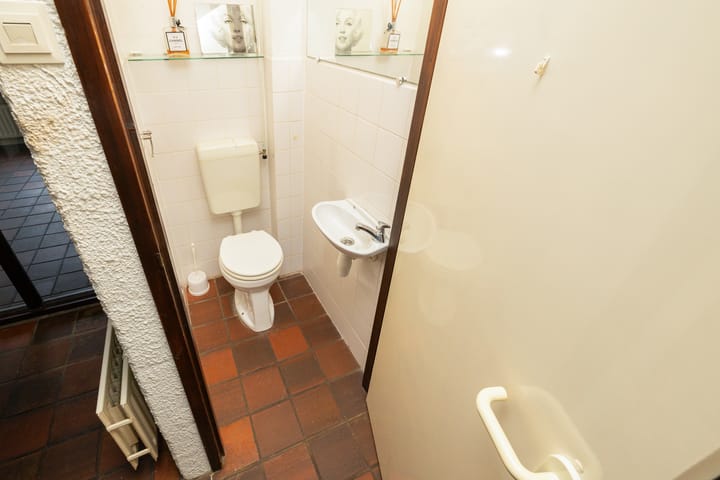 Spacious Townhouse with Renovated Frontage in Historic Schoonhoven Center — 58