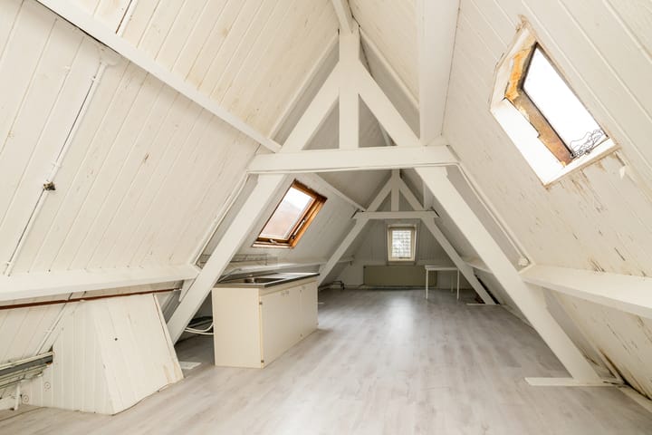 Spacious Townhouse with Renovated Frontage in Historic Schoonhoven Center — 98