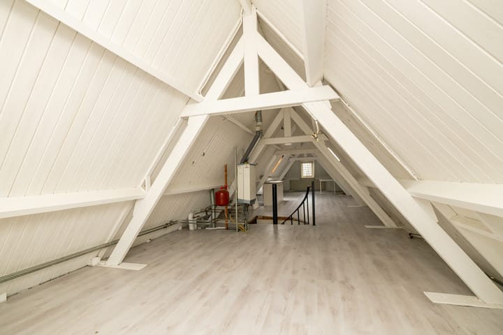 Spacious Townhouse with Renovated Frontage in Historic Schoonhoven Center — 97