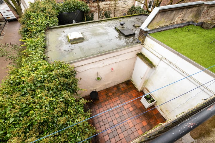 Spacious Townhouse with Renovated Frontage in Historic Schoonhoven Center — 109