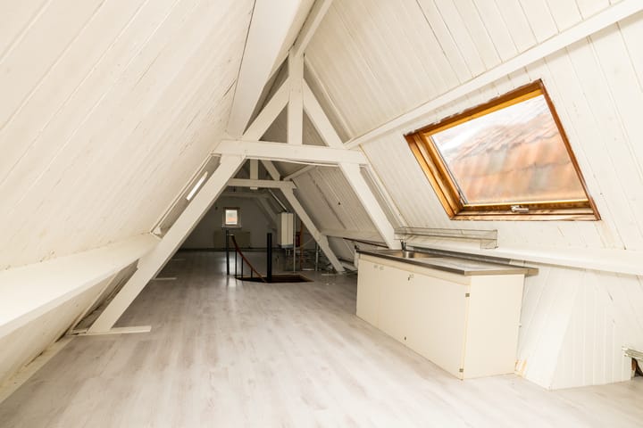 Spacious Townhouse with Renovated Frontage in Historic Schoonhoven Center — 102