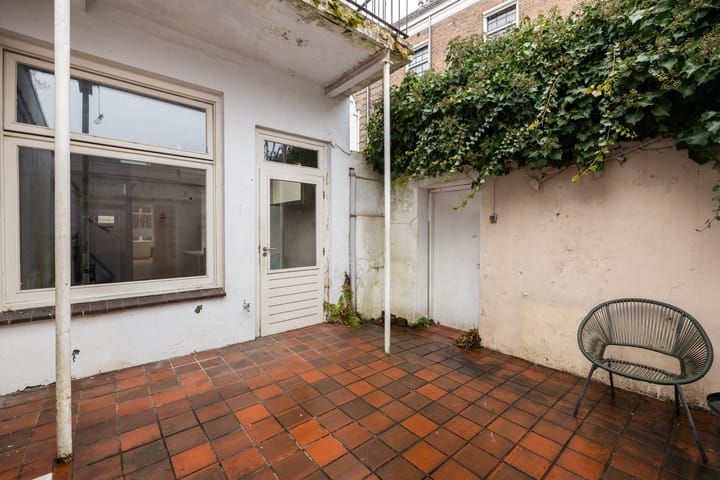 Spacious Townhouse with Renovated Frontage in Historic Schoonhoven Center — 113