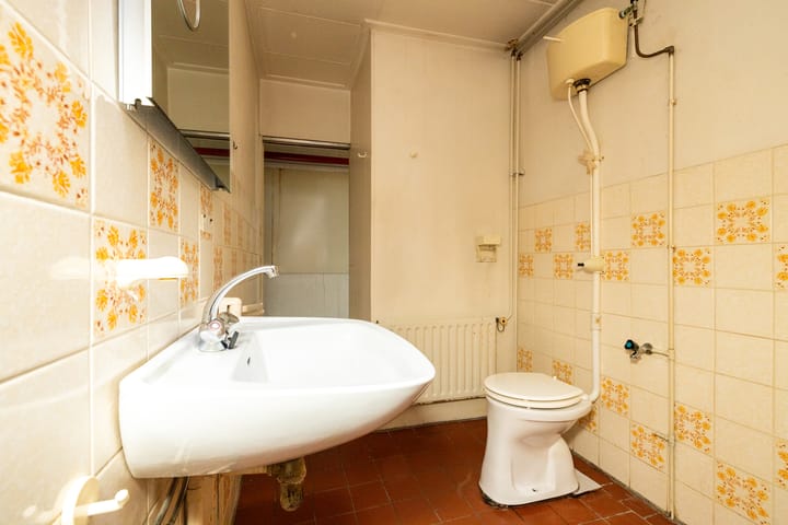 Spacious Townhouse with Renovated Frontage in Historic Schoonhoven Center — 81