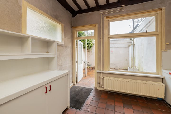 Spacious Townhouse with Renovated Frontage in Historic Schoonhoven Center — 56