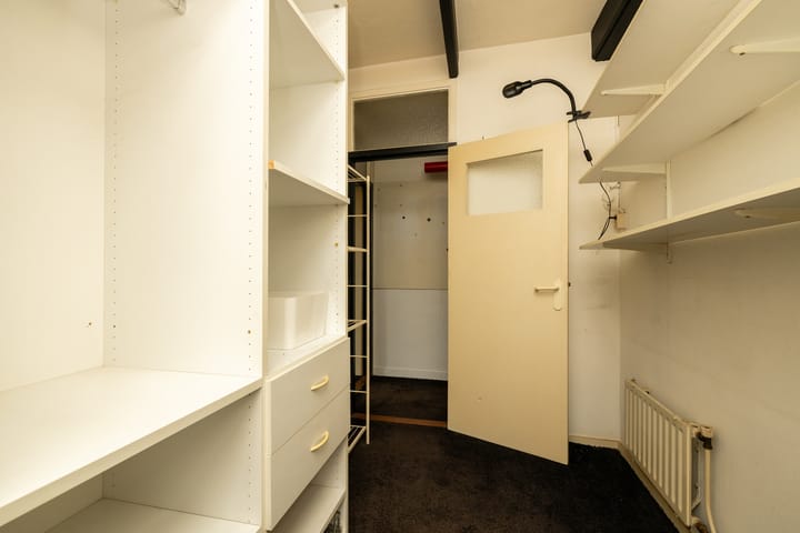 Spacious Townhouse with Renovated Frontage in Historic Schoonhoven Center — 74
