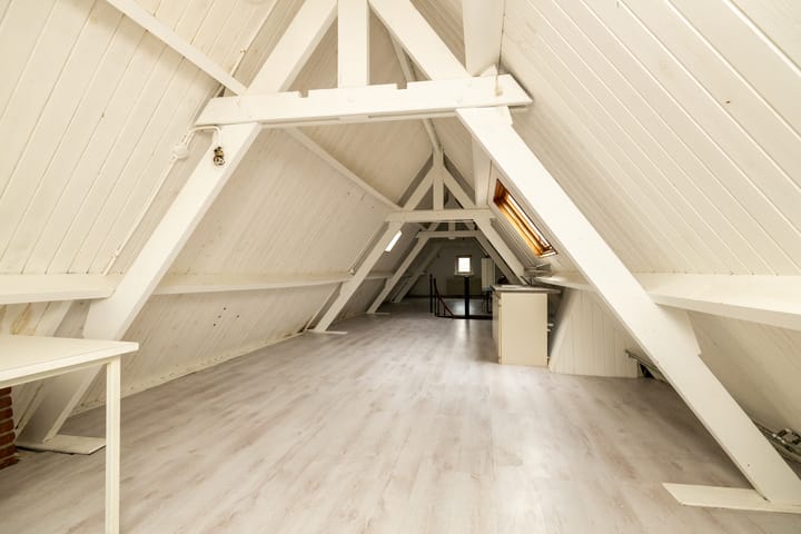 Spacious Townhouse with Renovated Frontage in Historic Schoonhoven Center — 100