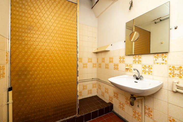 Spacious Townhouse with Renovated Frontage in Historic Schoonhoven Center — 77