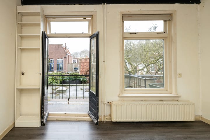 Spacious Townhouse with Renovated Frontage in Historic Schoonhoven Center — 93