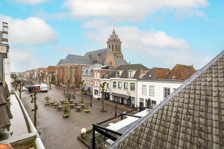 Spacious Townhouse with Renovated Frontage in Historic Schoonhoven Center — 104