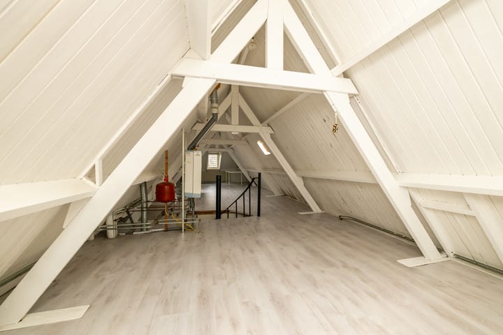 Spacious Townhouse with Renovated Frontage in Historic Schoonhoven Center — 95