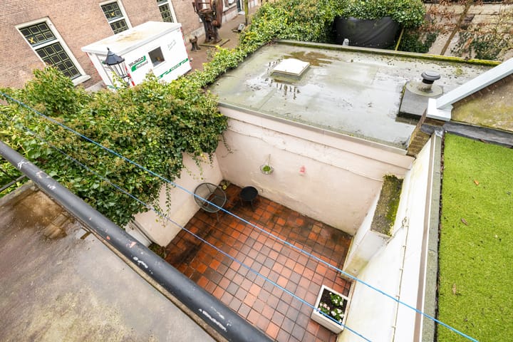 Spacious Townhouse with Renovated Frontage in Historic Schoonhoven Center — 107