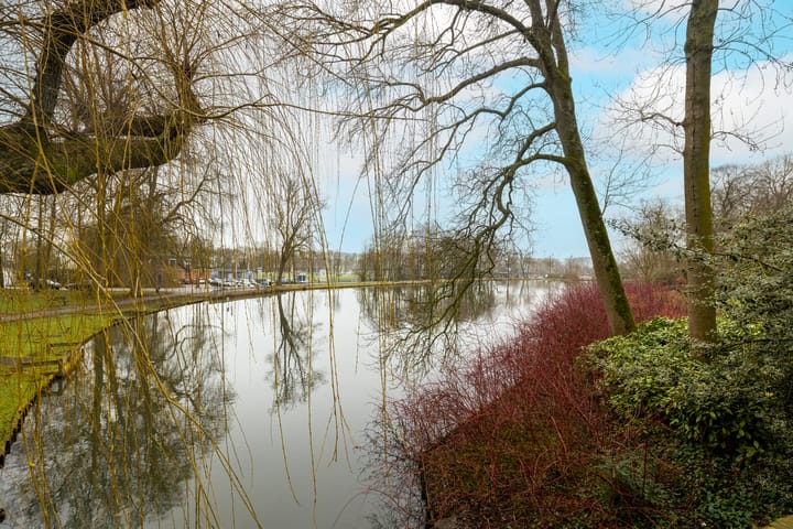 Spacious Townhouse with Renovated Frontage in Historic Schoonhoven Center — 125