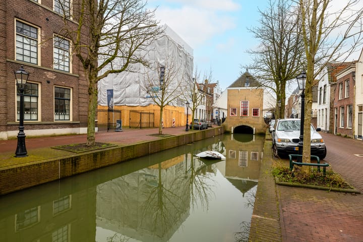Spacious Townhouse with Renovated Frontage in Historic Schoonhoven Center — 16