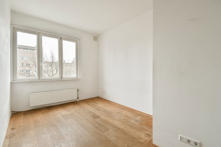 Phenomenal Amstel View Apartment in Rivierenbuurt — 17