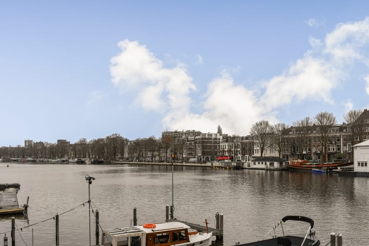 Phenomenal Amstel View Apartment in Rivierenbuurt — 27