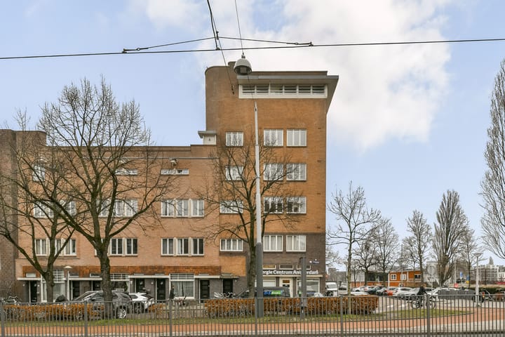 Phenomenal Amstel View Apartment in Rivierenbuurt — 29