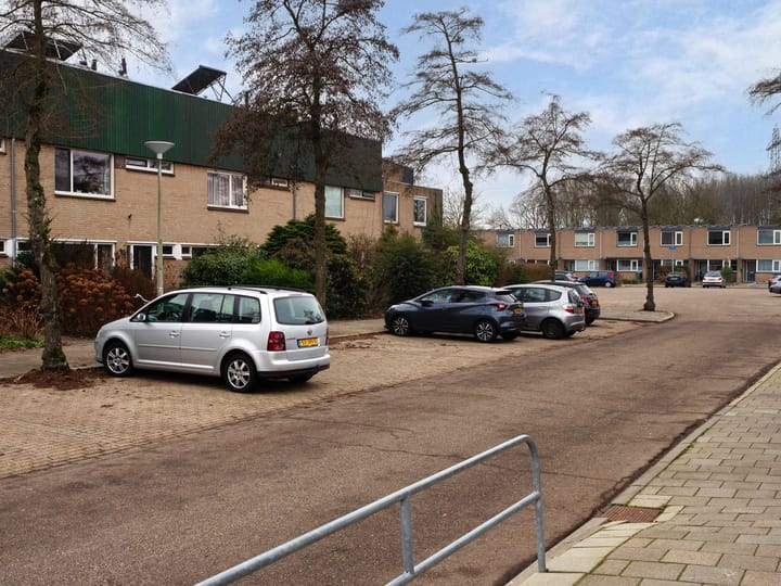 Move-in ready apartment with 2 bedrooms and modern kitchen in Nijmegen — 36
