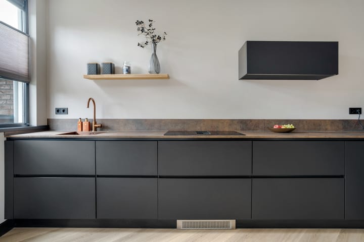 Modern Corner Home with Garage and South-Facing Garden — 31