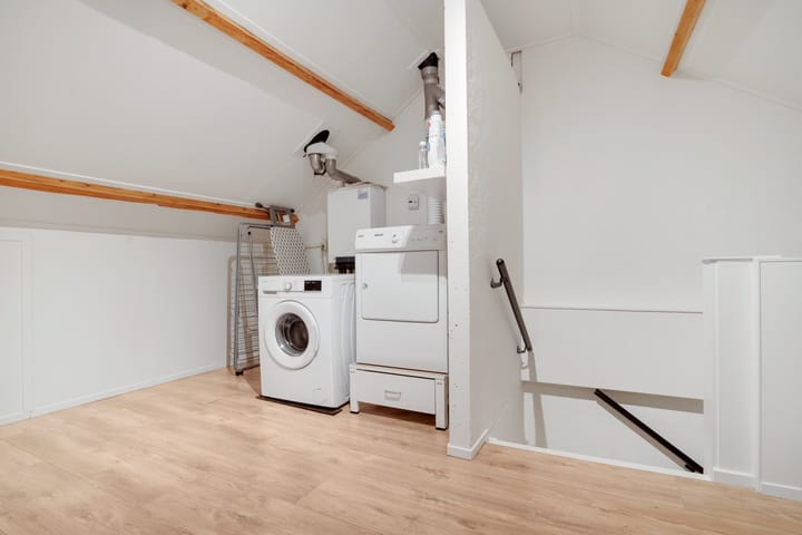 Modern Corner Home with Garage and South-Facing Garden — 59