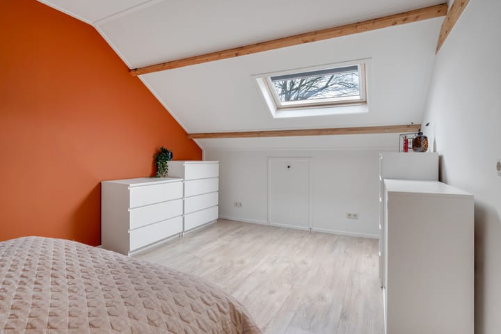 Modern Corner Home with Garage and South-Facing Garden — 65