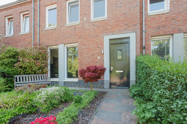 Modern Energy-Efficient Terraced Home in Quiet Horst Neighborhood — 13