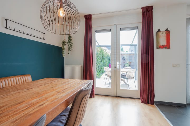 Modern Energy-Efficient Terraced Home in Quiet Horst Neighborhood — 27