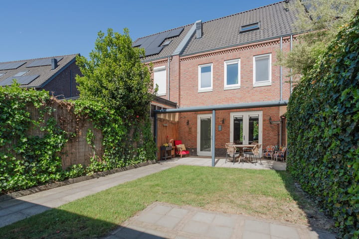 Modern Energy-Efficient Terraced Home in Quiet Horst Neighborhood — 65