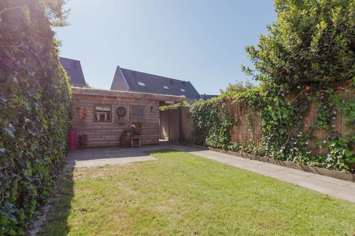 Modern Energy-Efficient Terraced Home in Quiet Horst Neighborhood — 69