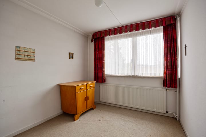 Spacious family home with garden, garage and potential in Keer — 37