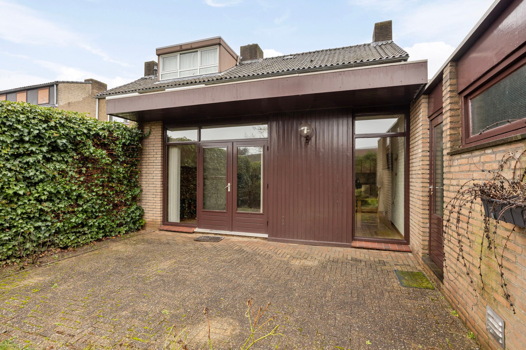 Spacious family home with garden, garage and potential in Keer — 48