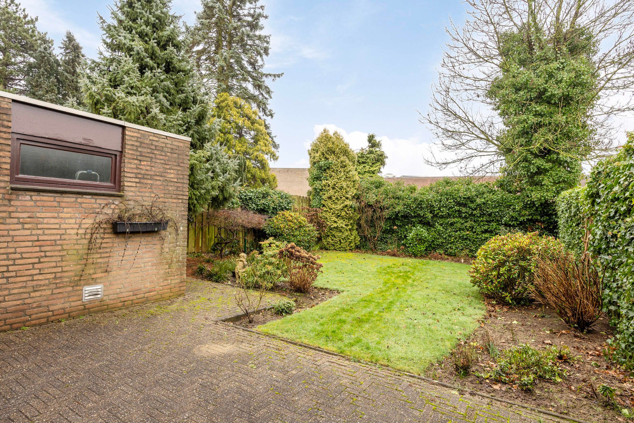 Spacious family home with garden, garage and potential in Keer — 54