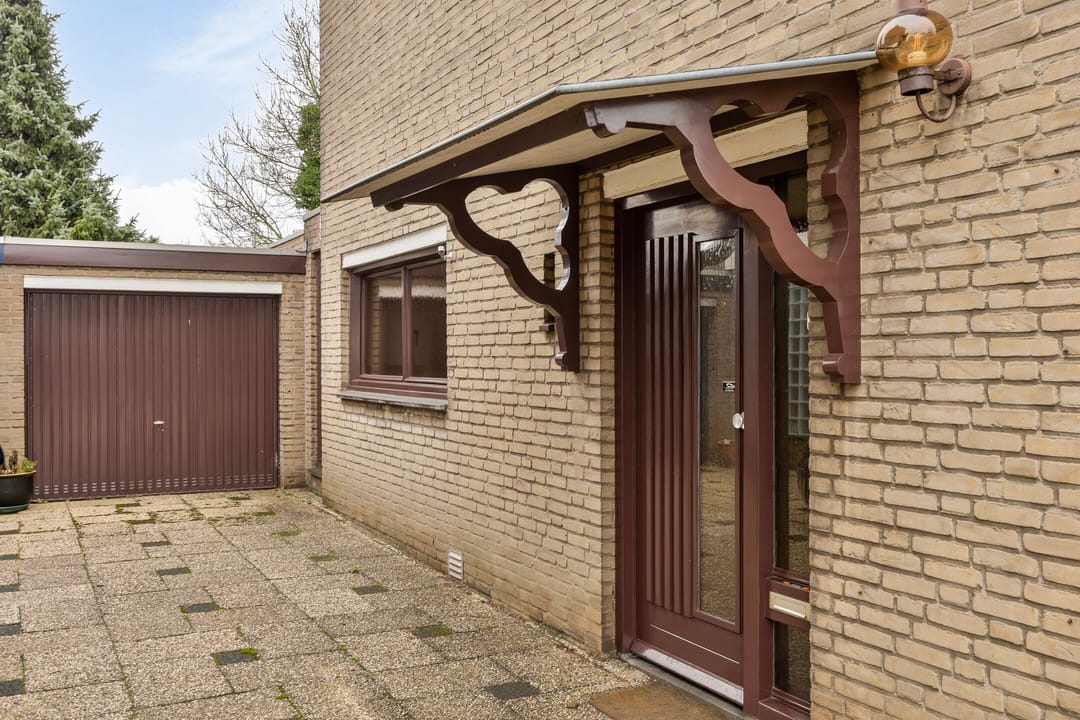 Spacious family home with garden, garage and potential in Keer — 56