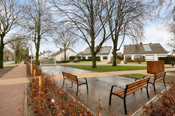 Spacious family home with garden, garage and potential in Keer — 67