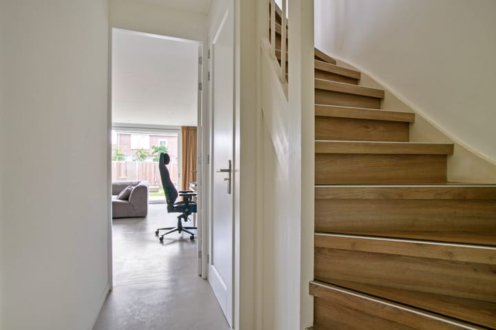 Spacious corner house with west-facing garden in Amstelveen — 35